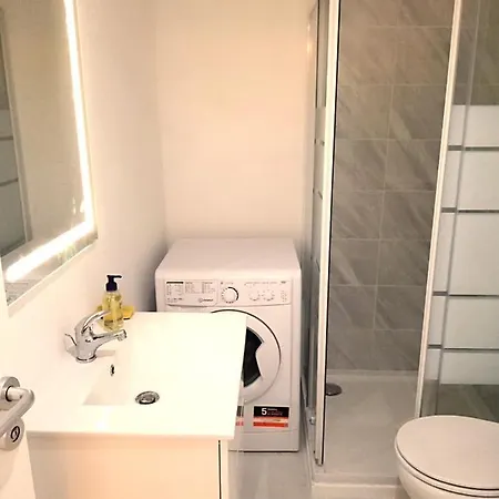 3 Pieces Piscine Proche Et Apartment